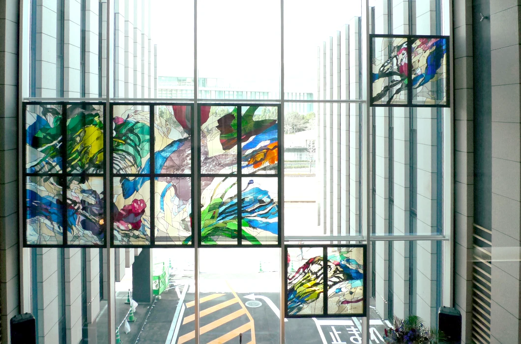 ステンドグラス「あしたの空」全景