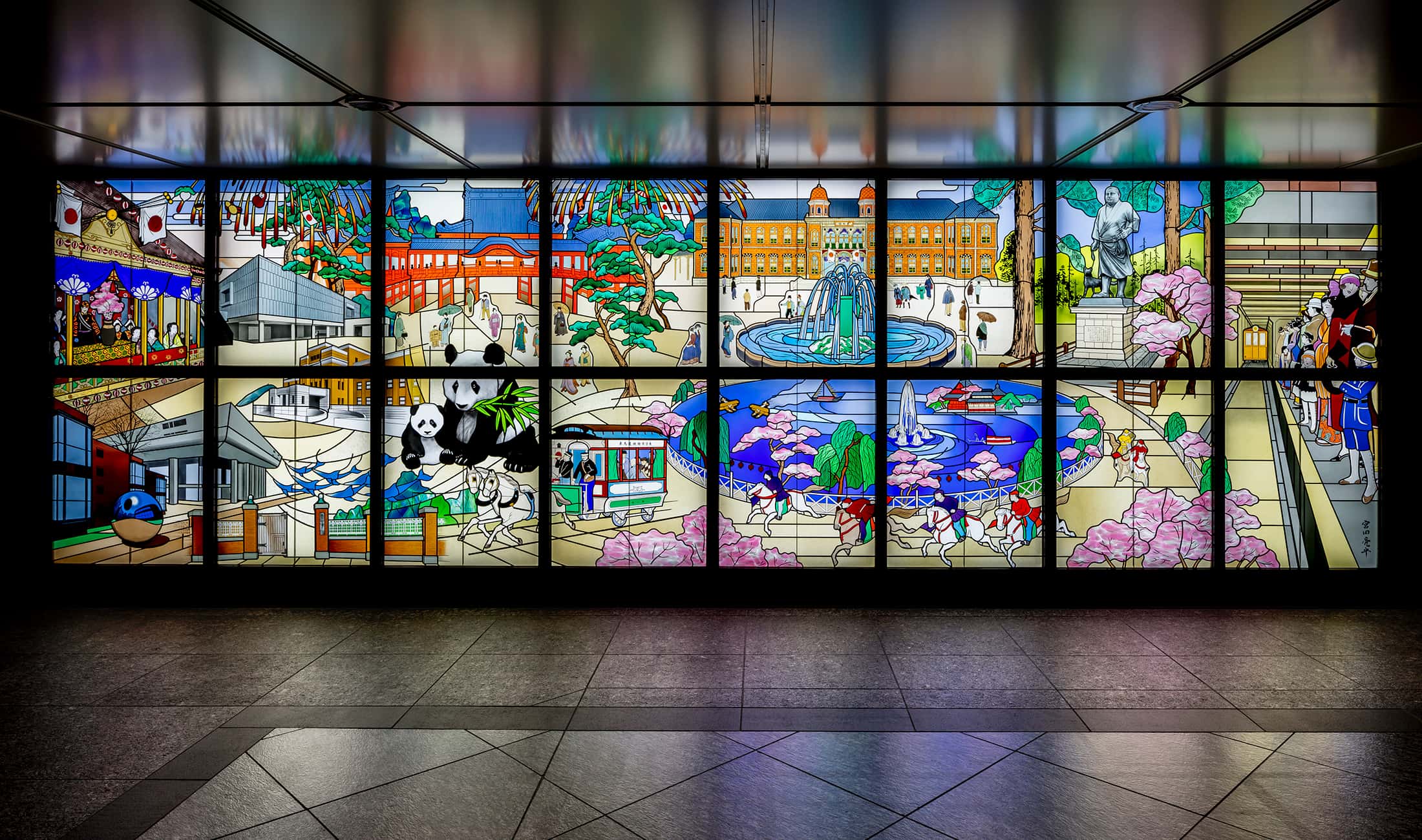 東京メトロ銀座線 上野駅に設置された陶板レリーフ作品「上野今昔物語」全景