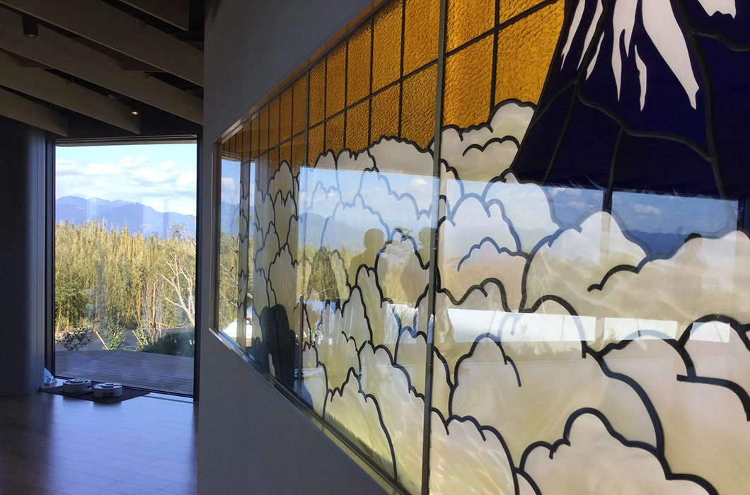 ステンドグラス「群青富士」全景