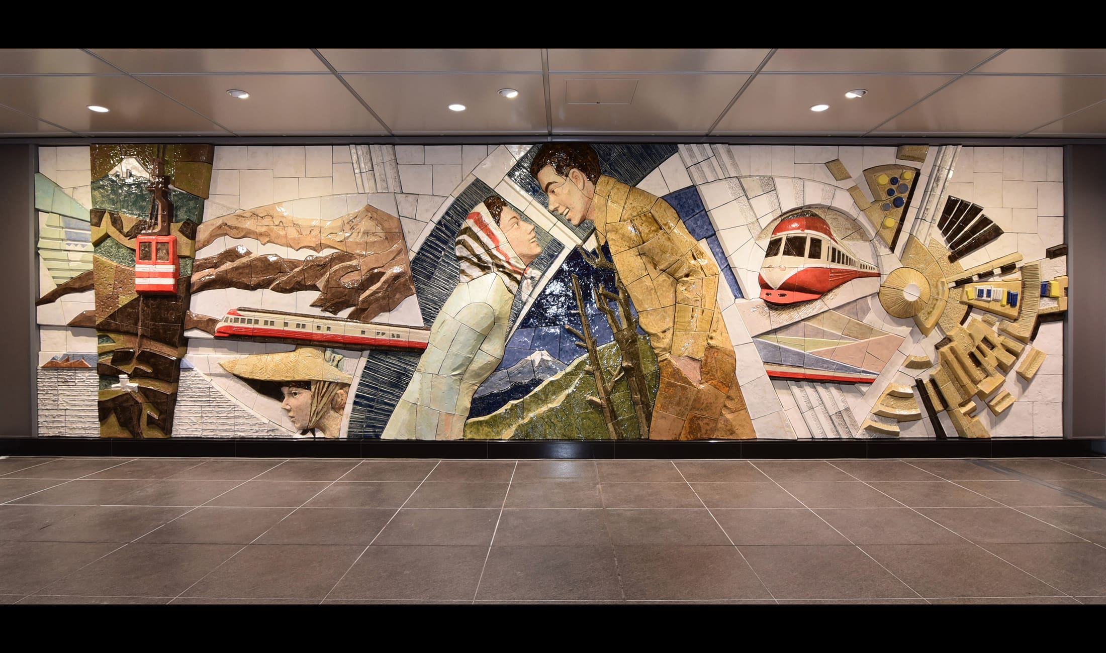 小田急電鉄小田急小田原線 下北沢駅 に設置された陶板レリーフ作品「出会いそして旅立ち」全景