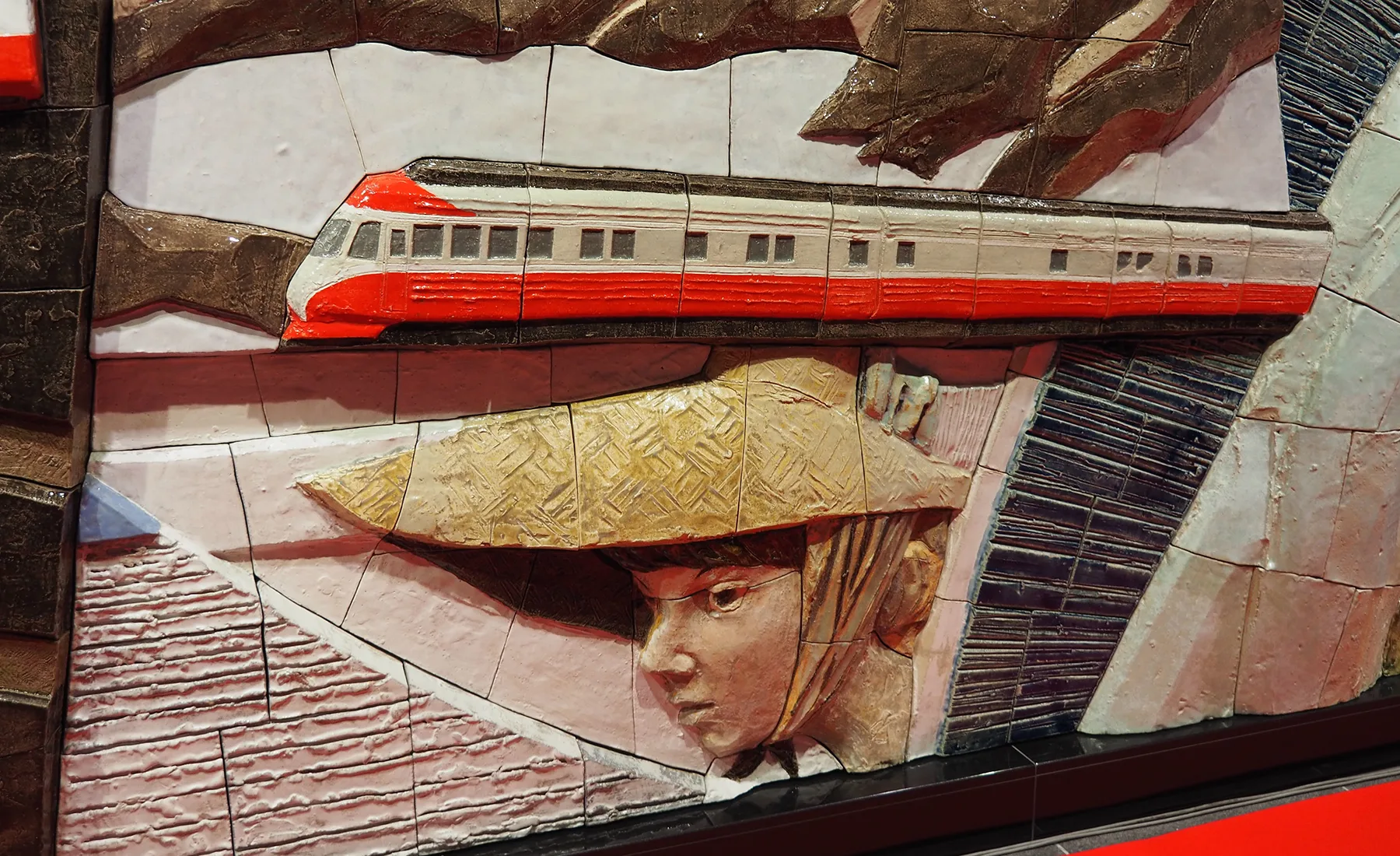陶板レリーフ「出会いそして旅立ち」部分