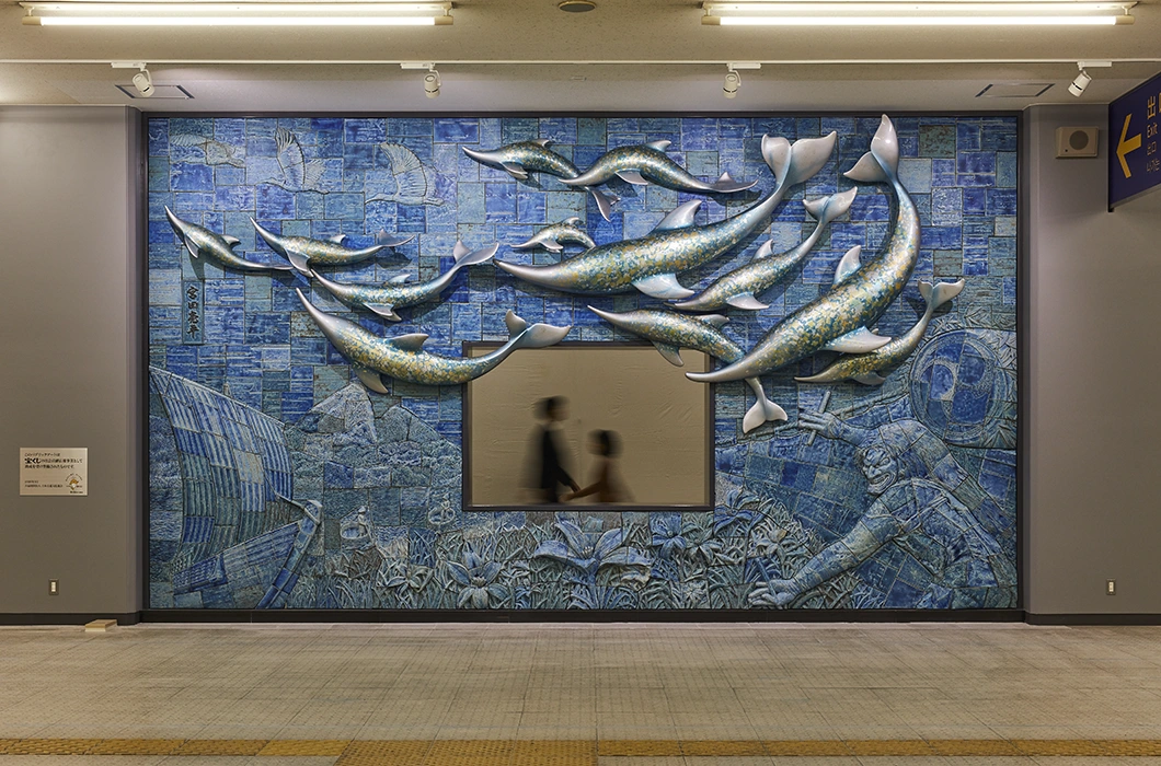 陶板レリーフ「佐渡彩景」全景