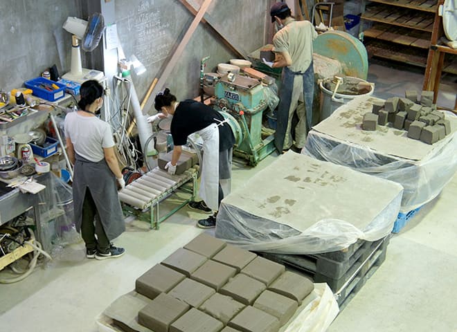 陶板レリーフ制作に使用する粘土