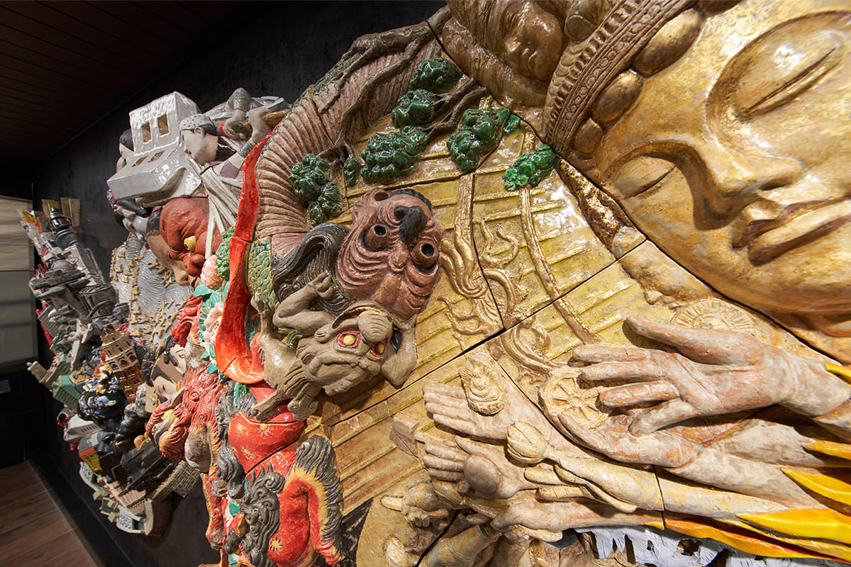 Close-up of the center section of the Ceramic Relief “Procession Spin” installed at Tokyo Metro Ginza Station