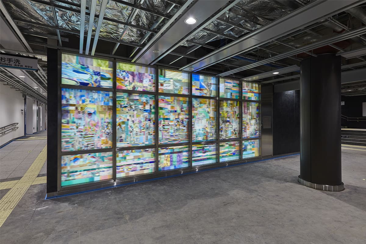 “Our New World (Toranomon),” installed at Toranomon Hills Station on the Tokyo Metro Hibiya Line and created through a collaboration of different materials and techniques