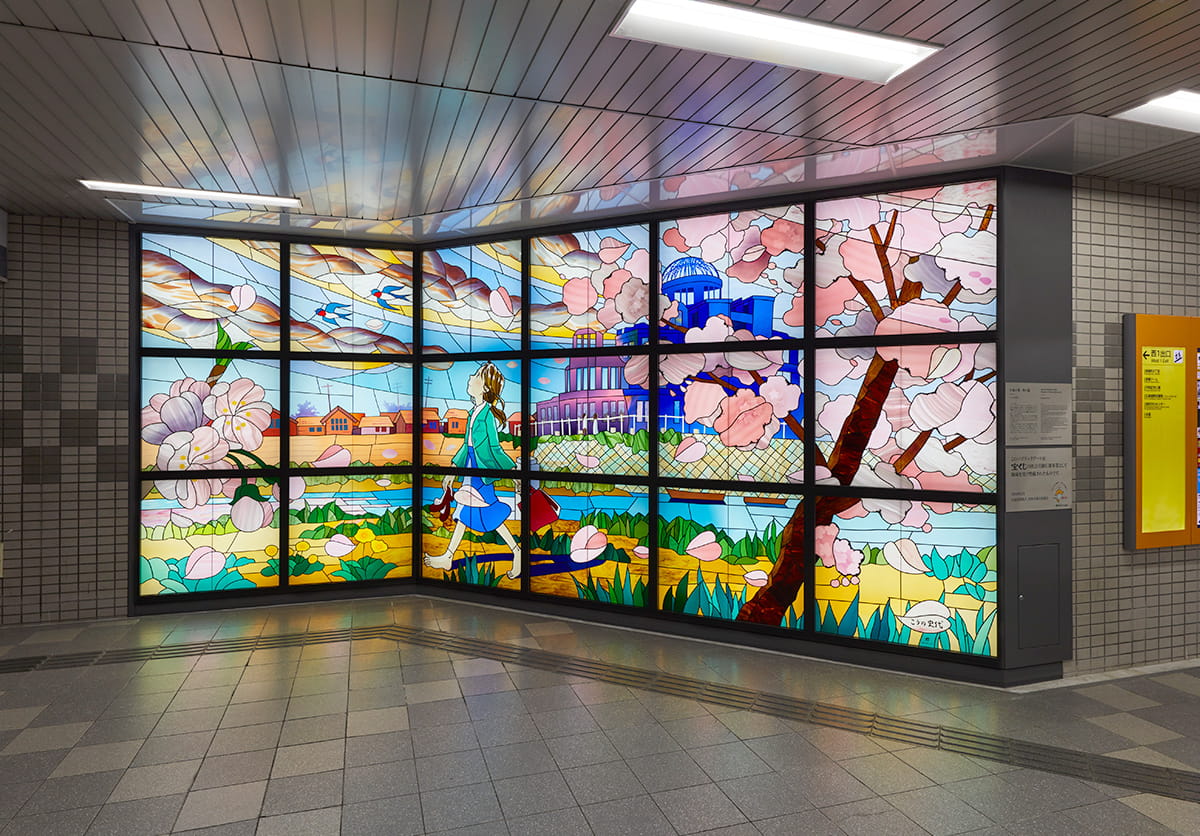 本通駅ステンドグラス『夕凪の街 桜の国』